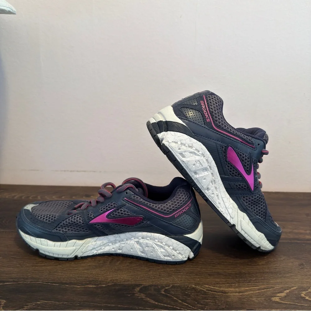 Brooks Addiction 12  DNA Women's Running Shoes Size 6.5 Blue Pink MSRP$120
